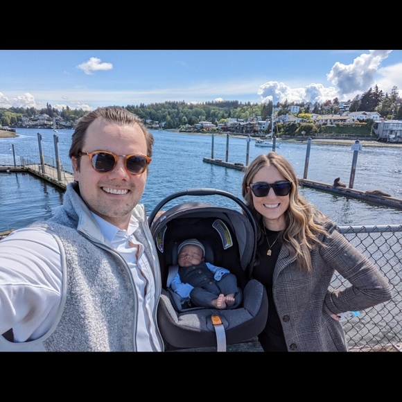 Hi fellow poshers - I’m Marianne. 👋 - Picture 2 of 3